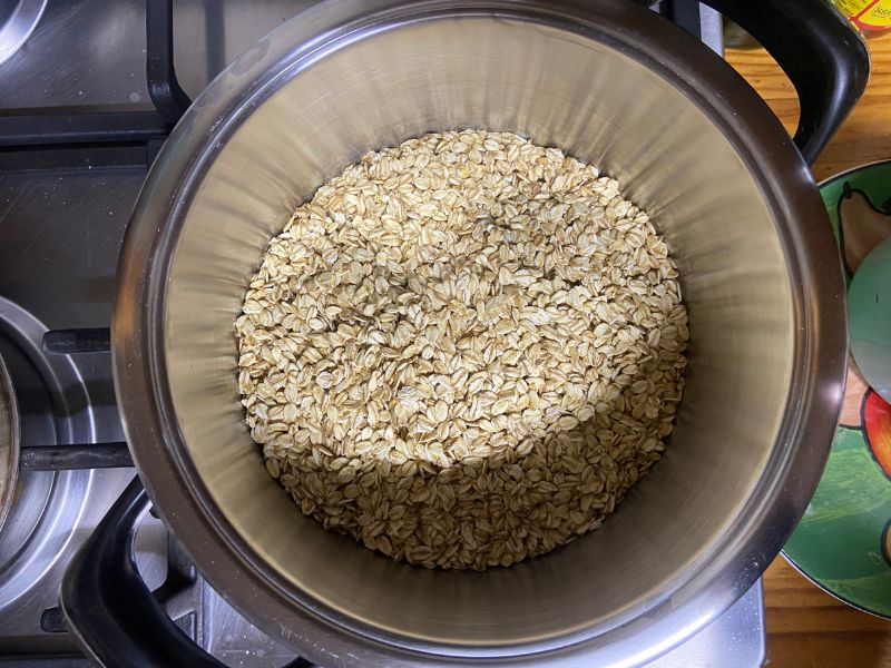 the best granola in only 20 min on the stovetop, first step, oats in a pot